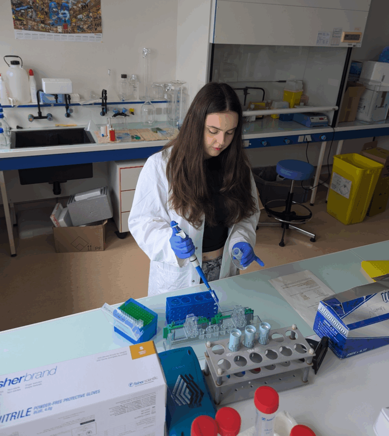 Wiktoria Lapus, research internship at GGB, Brest.