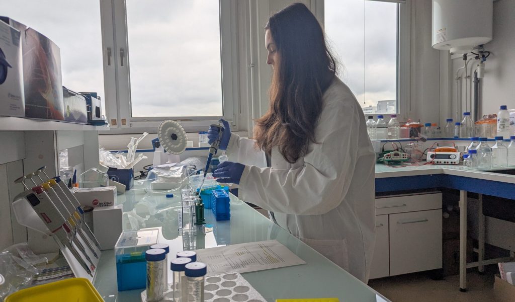 Wiktoria Lapus, research internship at GGB, Brest.